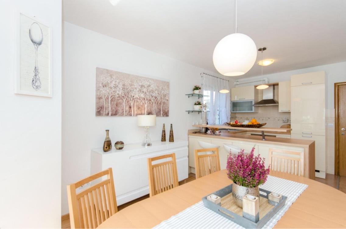 Dalmatian Village Charm - Spacious Villa With Pool Near Trogir Primorski Dolac 外观 照片