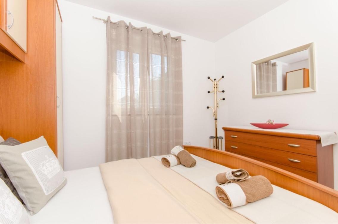 Dalmatian Village Charm - Spacious Villa With Pool Near Trogir Primorski Dolac 外观 照片