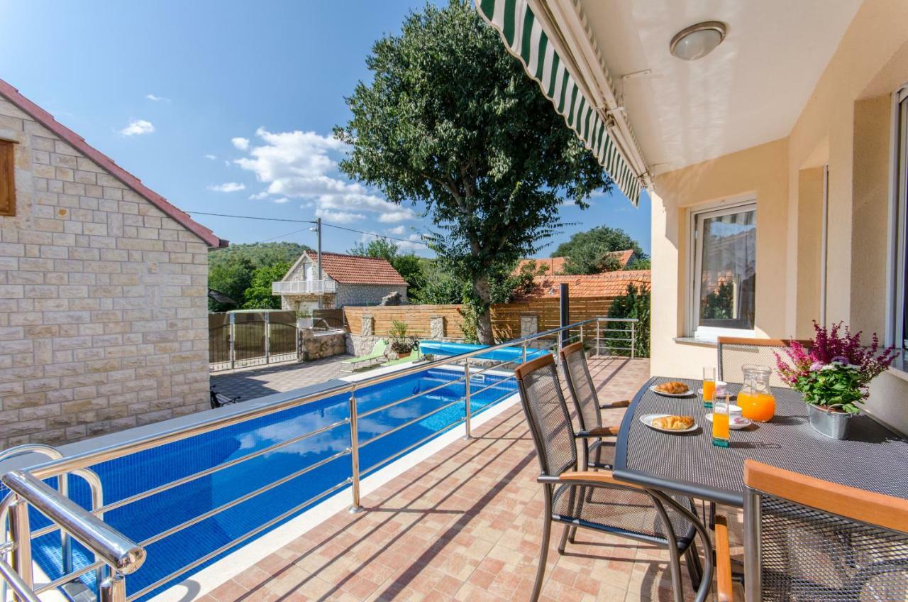 Dalmatian Village Charm - Spacious Villa With Pool Near Trogir Primorski Dolac 外观 照片