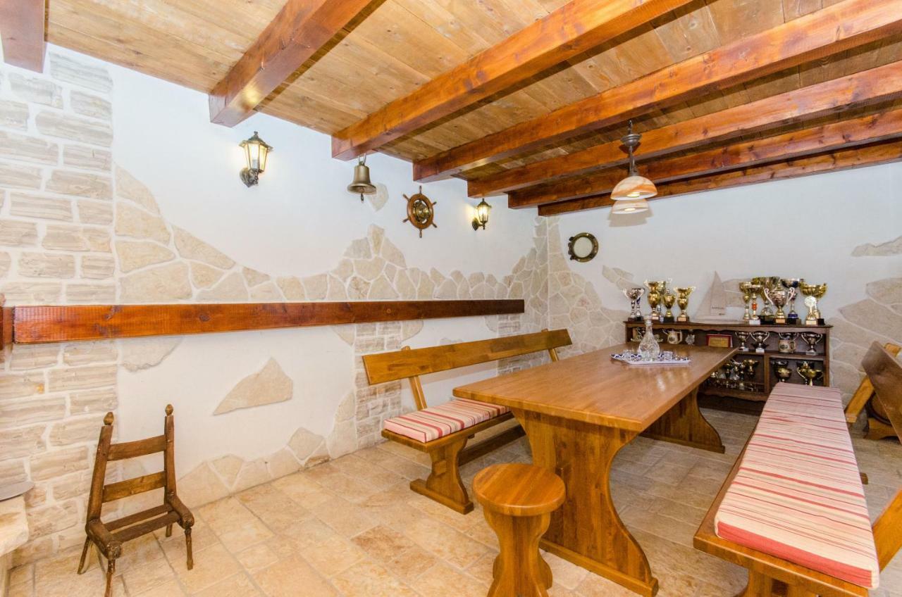 Dalmatian Village Charm - Spacious Villa With Pool Near Trogir Primorski Dolac 外观 照片