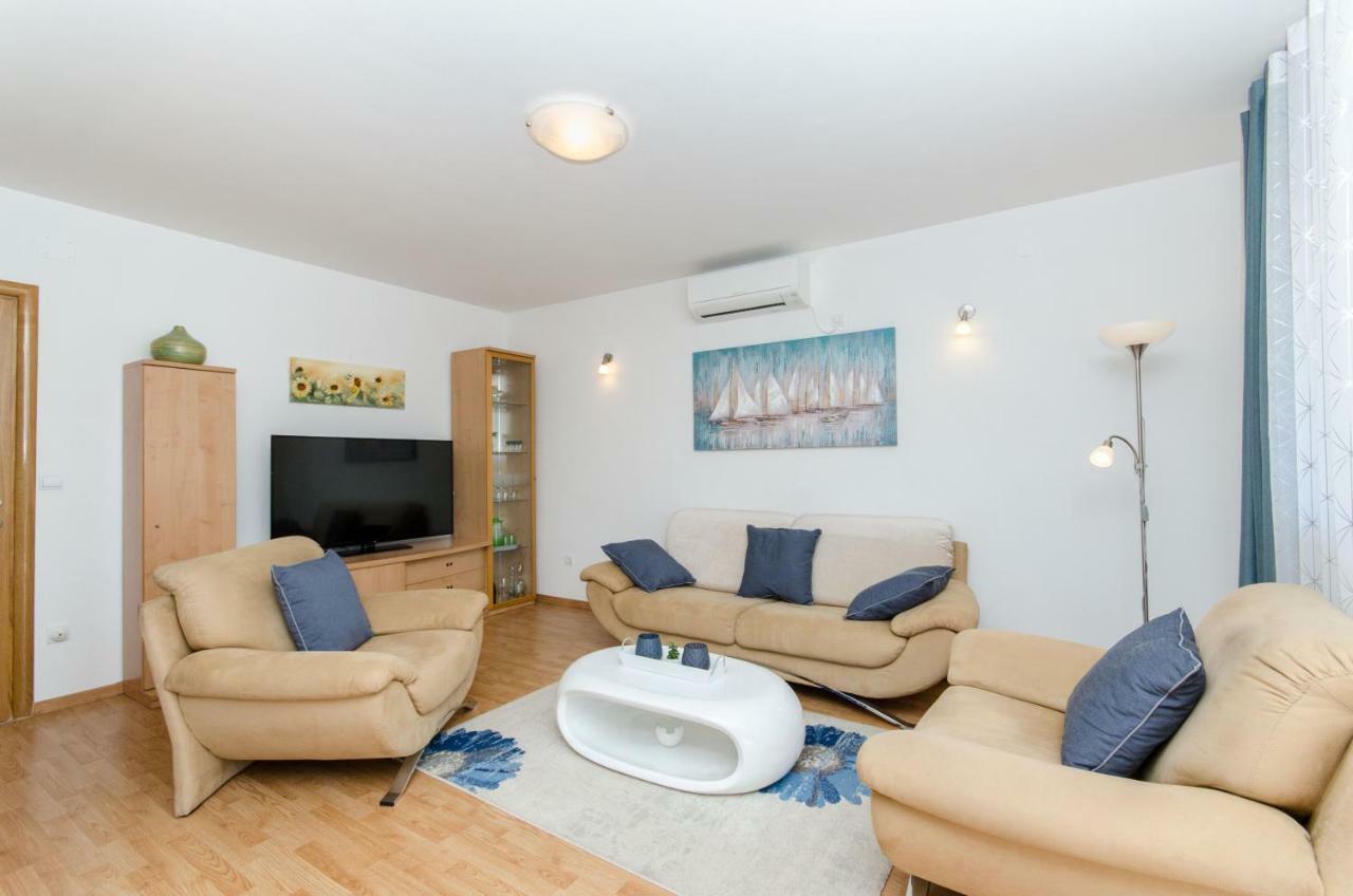 Dalmatian Village Charm - Spacious Villa With Pool Near Trogir Primorski Dolac 外观 照片