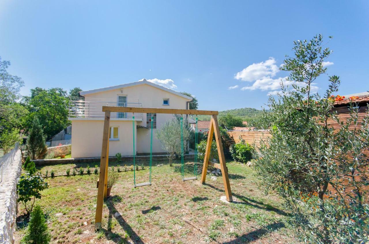 Dalmatian Village Charm - Spacious Villa With Pool Near Trogir Primorski Dolac 外观 照片