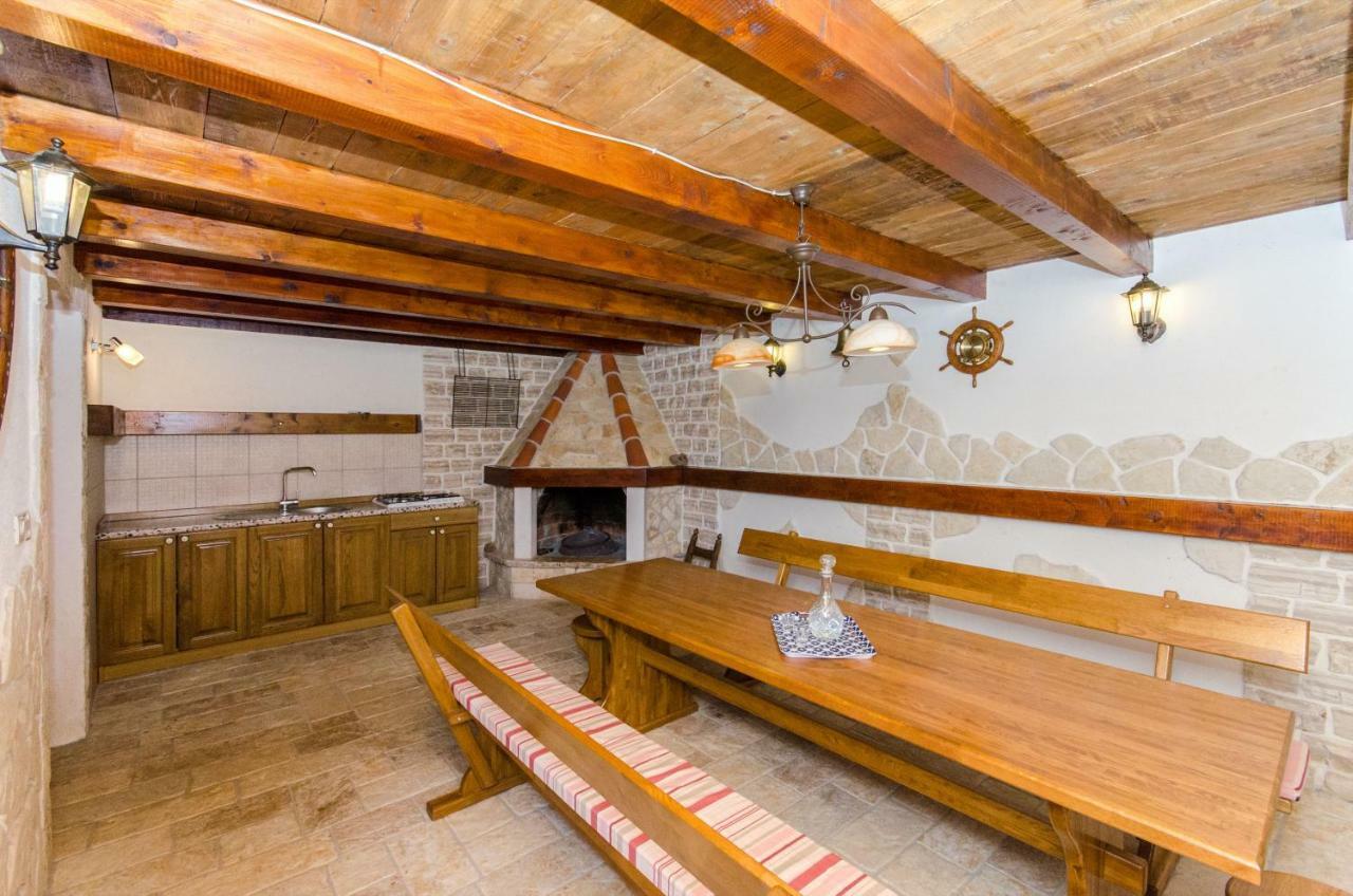 Dalmatian Village Charm - Spacious Villa With Pool Near Trogir Primorski Dolac 外观 照片
