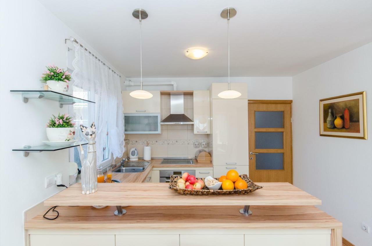 Dalmatian Village Charm - Spacious Villa With Pool Near Trogir Primorski Dolac 外观 照片
