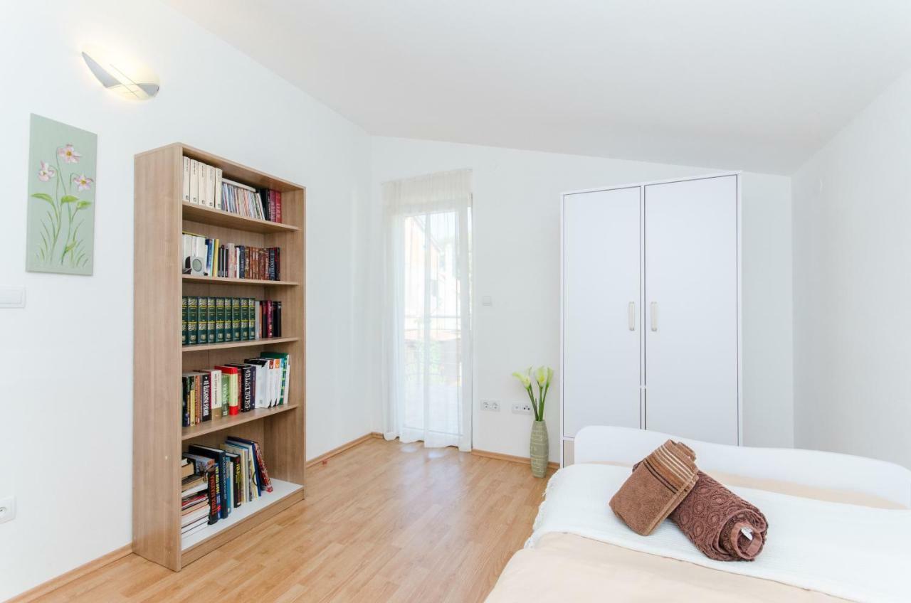 Dalmatian Village Charm - Spacious Villa With Pool Near Trogir Primorski Dolac 外观 照片