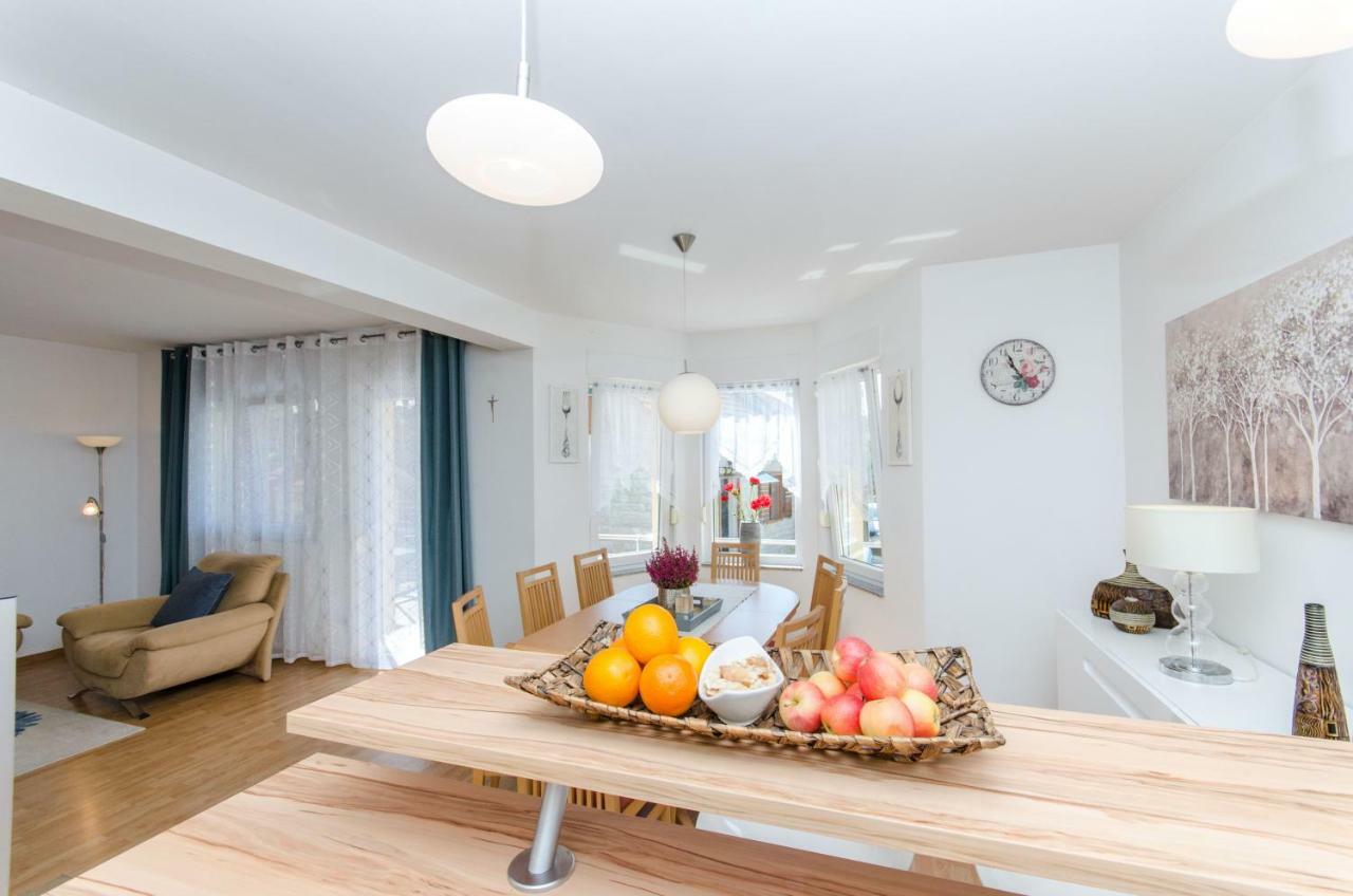 Dalmatian Village Charm - Spacious Villa With Pool Near Trogir Primorski Dolac 外观 照片