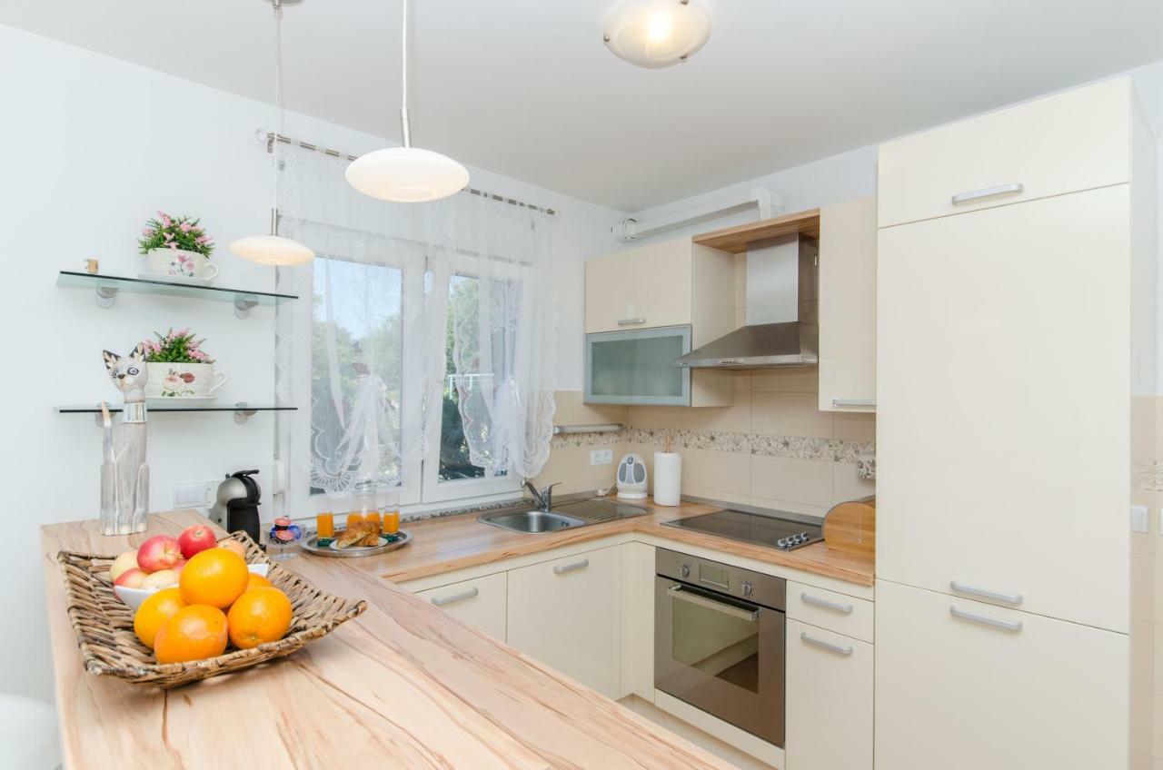 Dalmatian Village Charm - Spacious Villa With Pool Near Trogir Primorski Dolac 外观 照片